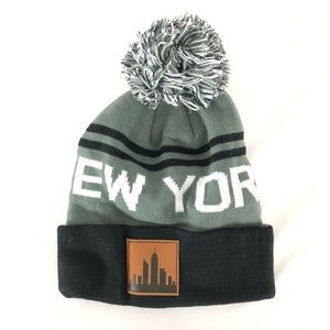 Cirque NY New York Beanie Hat Skyline Pom Cuffed Gray Black Unisex One Size